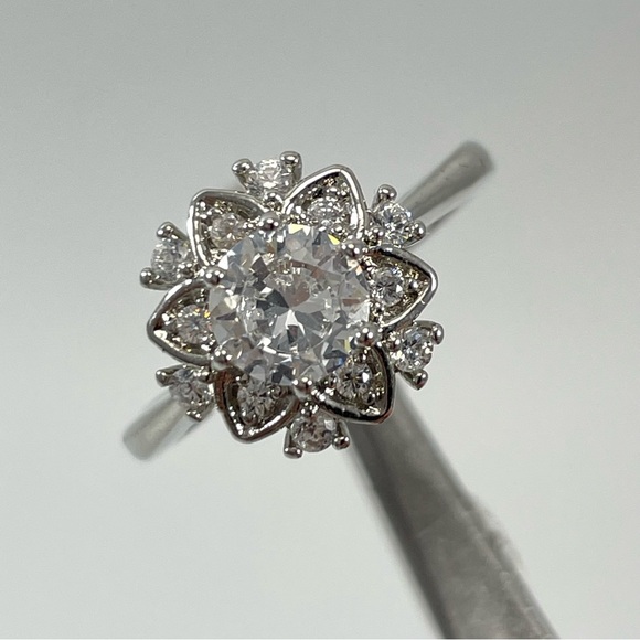 Rings Engagement Women’s Jewelry Snowflake Halo Diamond CZ Silver Plated